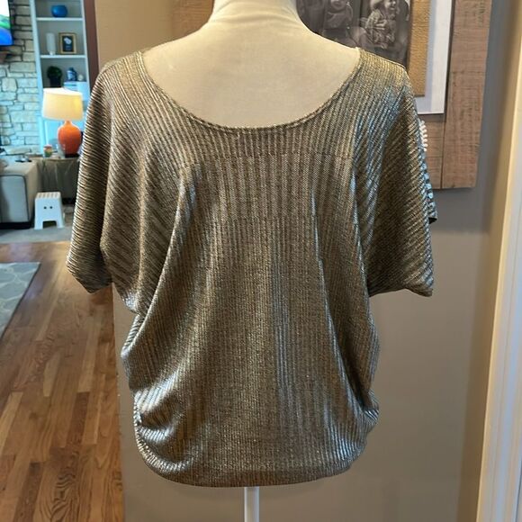 SILVER METALLIC SOFT COMFORTABLE BLOUSE BY KIM AND CAMI Size medium - Picture 4 of 6